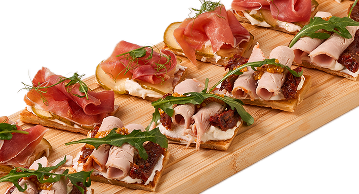 Брускетты на круассане "Хамон с грушей" и "Буженина"