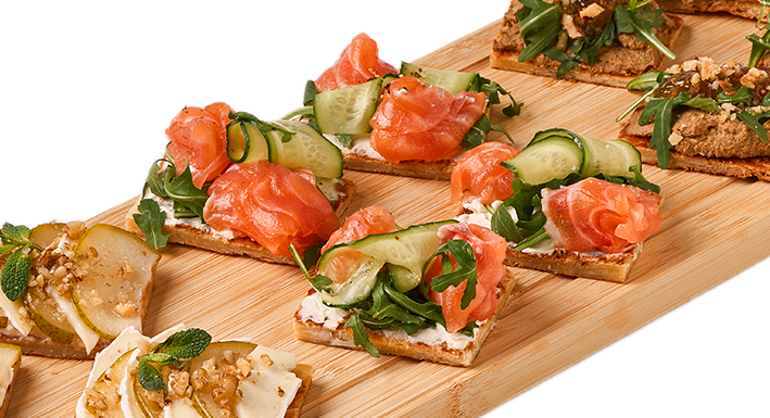 Брускетты на круассане "Груша - камамбер", "Паштет" и "Лосось - крем чиз"